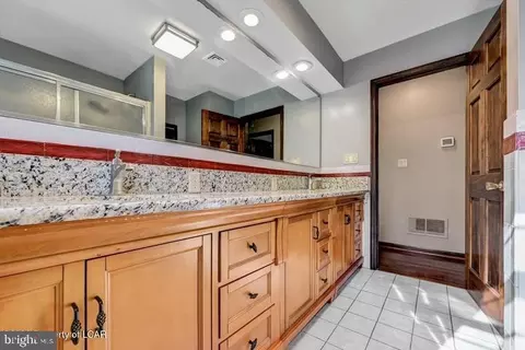 Bath - 1424 E Broad St, Hazleton, PA 18201 photo 6 of 7