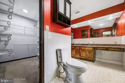 Bath - 1424 E Broad St, Hazleton, PA 18201 photo 1 of 7