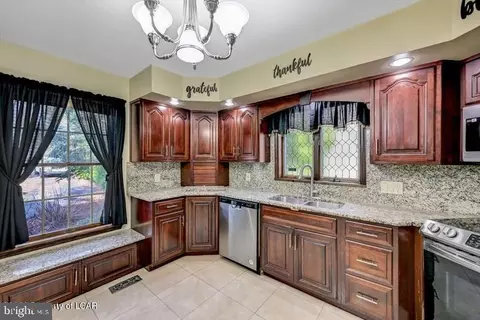 Kitchen - 1424 E Broad St, Hazleton, PA 18201 photo 6 of 6