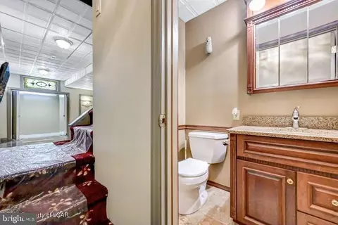 Bath - 1424 E Broad St, Hazleton, PA 18201 photo 7 of 7