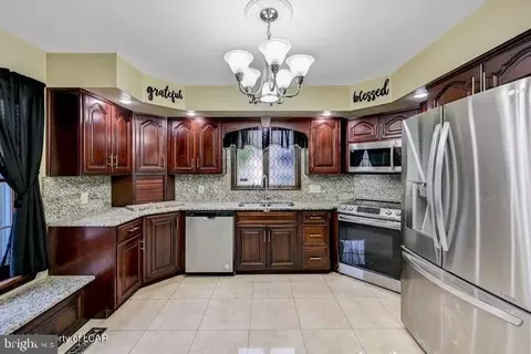 Kitchen - 1424 E Broad St, Hazleton, PA 18201 photo 3 of 6