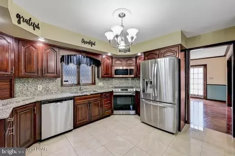 Kitchen - 1424 E Broad St, Hazleton, PA 18201 photo 4 of 6