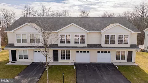 13 Nicole Ln, Hazleton, PA 18202