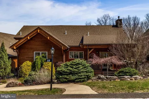 18 Sugarloaf Ln, Hazleton, PA 18202