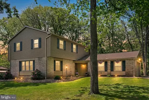 74 Brook Ln, Mountain Top, PA 18707