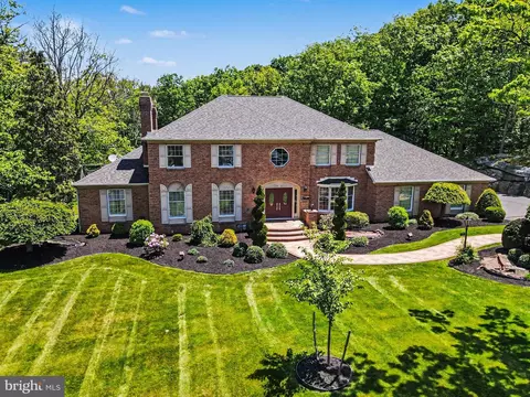 911 Seybert St, Hazleton, PA 18201