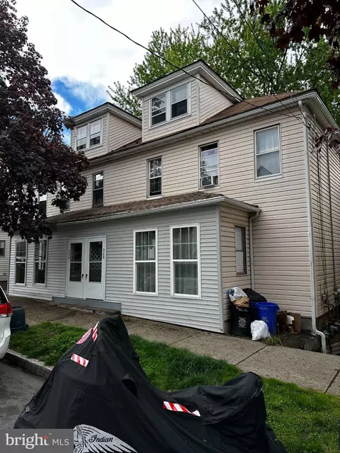 326-328 New Hancock St, Wilkes Barre, PA 18702
