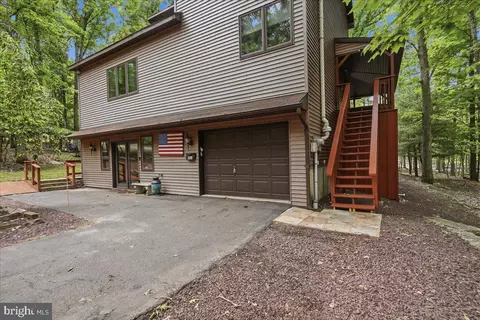 208 Owego Dr, Hazleton, PA 18202