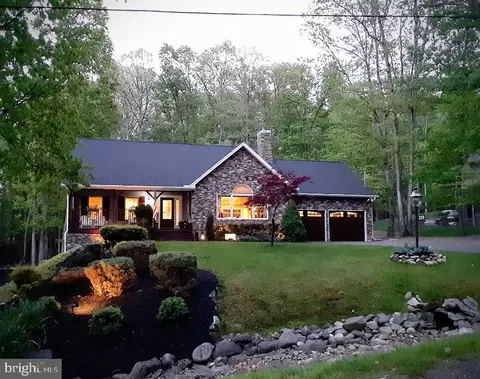219 Owego Dr, Hazleton, PA 18202
