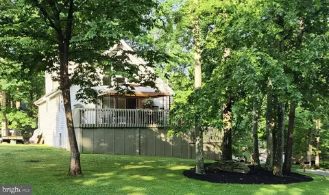 202 Trapper Springs Cir, Drums, PA 18222