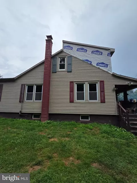 202 Red Rock Rd, Sugarloaf, PA 18249