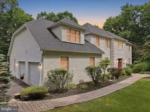 498 Twinbrook Rd, Bear Creek Township, PA 18702