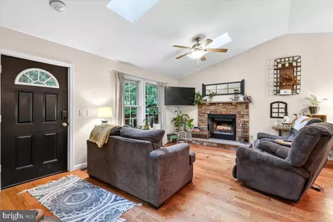 12 Holiday Dr, White Haven, PA 18661