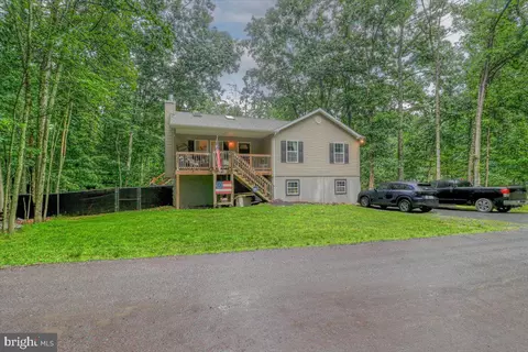 12 Holiday Dr, White Haven, PA 18661