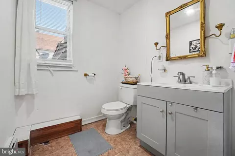 Bath - 616-616 Rear Seybert St, Hazleton, PA 18201 photo 1 of 2