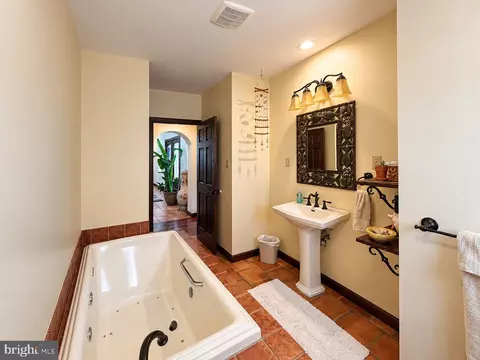 Bath - 336 E County Rd, Drums, PA 18222 photo 2 of 3