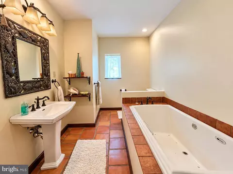 Bath - 336 E County Rd, Drums, PA 18222 photo 1 of 3