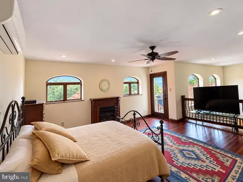 Bedroom - 336 E County Rd, Drums, PA 18222 photo 2 of 2