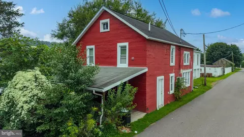 317-319 Broad St, Nescopeck, PA 18635