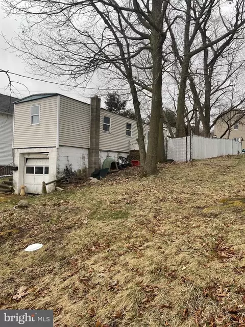 144 Pine St, Throop, PA 18512