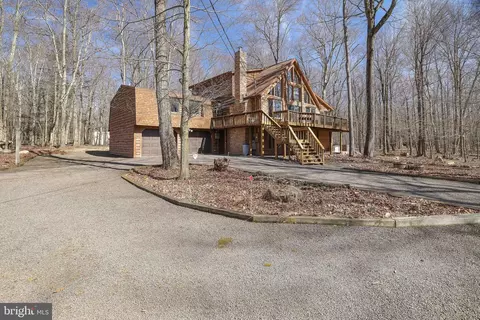 147 Eagles View Dr, Gouldsboro, PA 18424