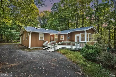 58 Big Bass Dr, Gouldsboro, PA 18424