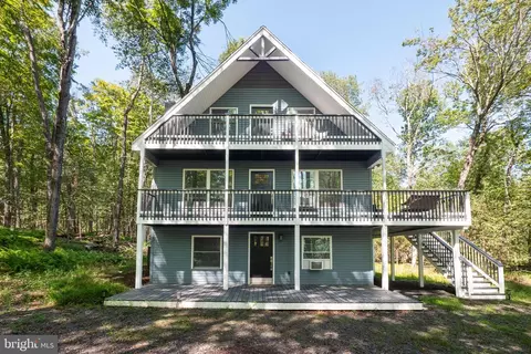 49 W Creek View Dr, Gouldsboro, PA 18424