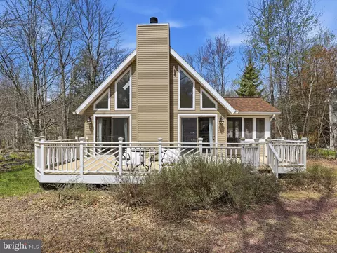 61 Floral Dr, Gouldsboro, PA 18424