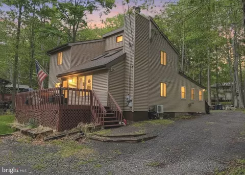 72 Creek View Dr E, Gouldsboro, PA 18424