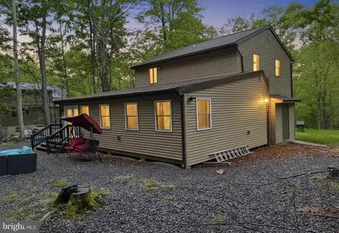 72 Creek View Dr E, Gouldsboro, PA 18424
