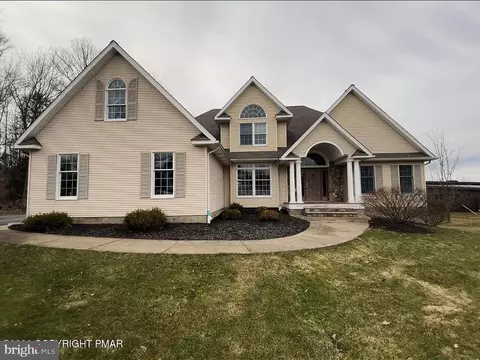355 Washington Rd, Greenfield Township, PA 18407