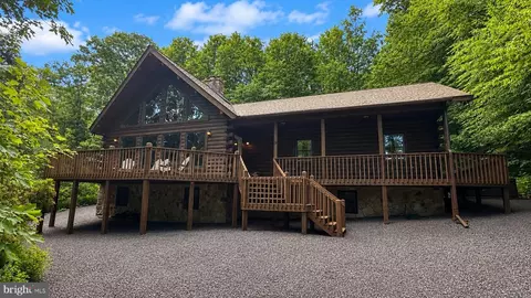 9 Lake Rd E, Moscow, PA 18444