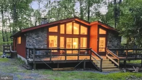 149 Livingston Ln, Gouldsboro, PA 18424