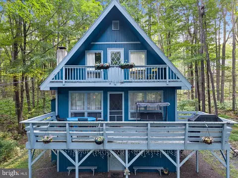107 W Creek View Dr, Gouldsboro, PA 18424