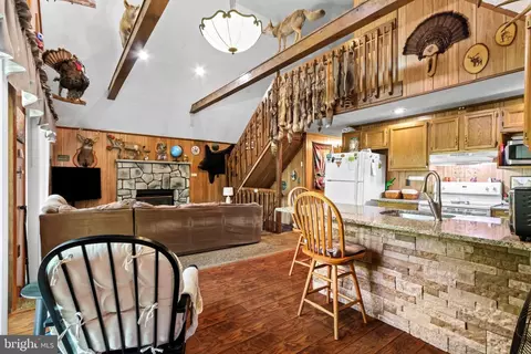 23 Floral Dr, Gouldsboro, PA 18424
