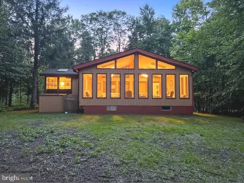 180 Delbert Dr, Gouldsboro, PA 18424