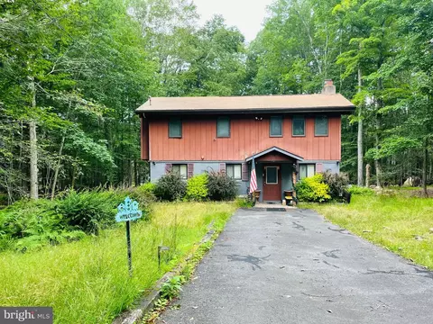 65 Livingston Ln, Gouldsboro, PA 18424