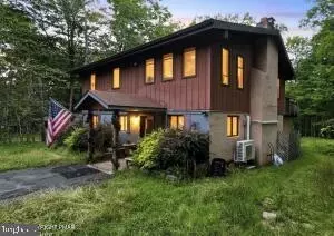 65 Livingston Ln, Gouldsboro, PA 18424