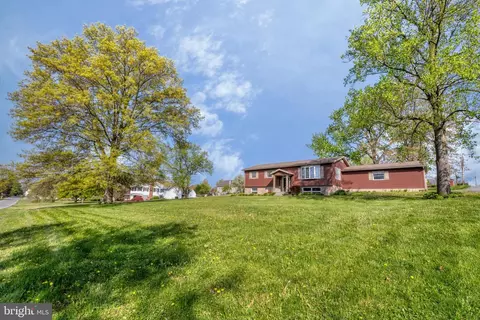 1804 Elmhurst Ave, Jersey Shore, PA 17740