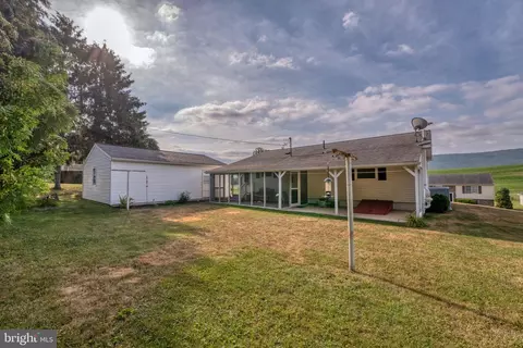 502 Pine Creek Ave, Jersey Shore, PA 17740