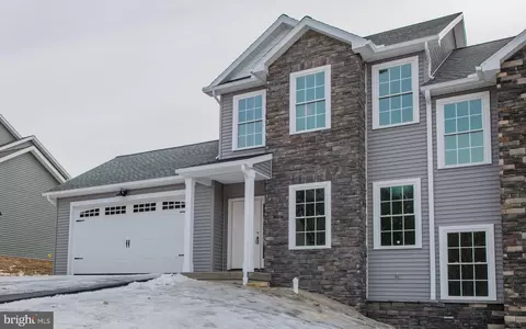 51 Wisteria Ln, Williamsport, PA 17701