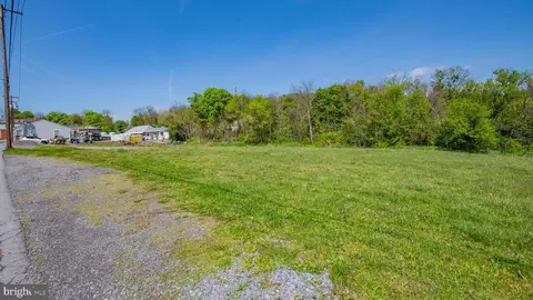 000 Hill Aly, Jersey Shore, PA 17740