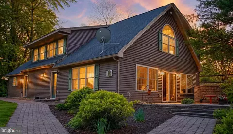 1009 1st Fork Rd, Jersey Shore, PA 17740