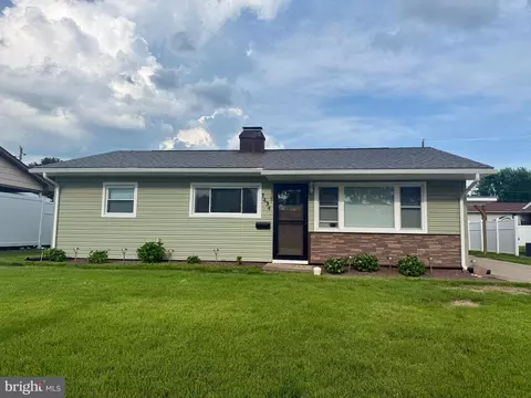 1434 Country Club Ln, Williamsport, PA 17701