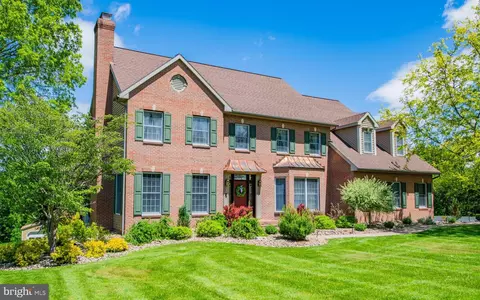 1245 Crestfield Dr, Williamsport, PA 17701
