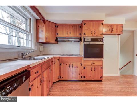 533 Forest Rd, Wayne, PA 19087 photo 9