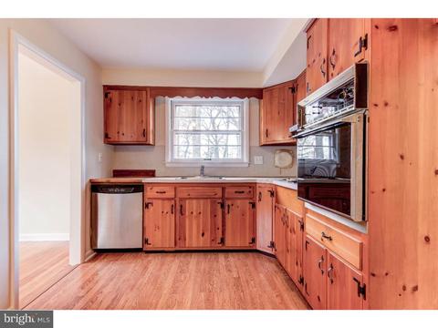 533 Forest Rd, Wayne, PA 19087 photo 8