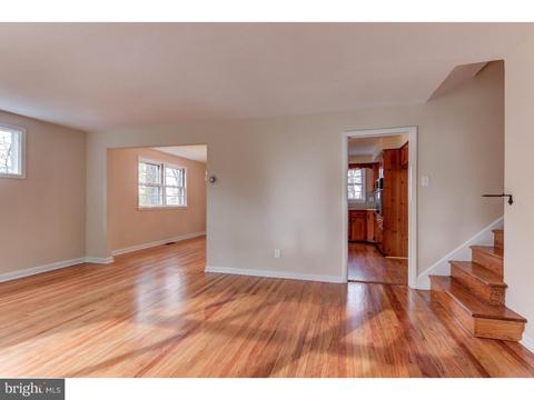 533 Forest Rd, Wayne, PA 19087 photo 2