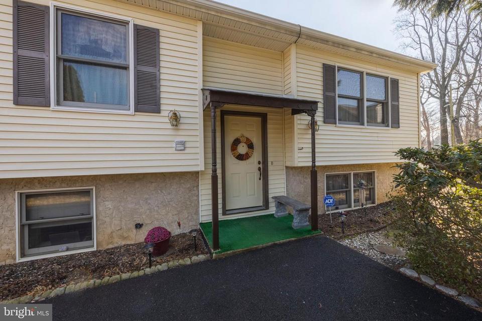 212 Margaretta Ave, Huntingdon Valley, PA 19006 33 Photos MLS 