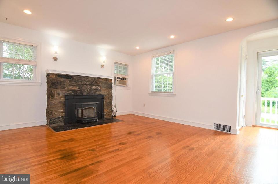  525 S York Rd, Hatboro, PA 19040 photo 6